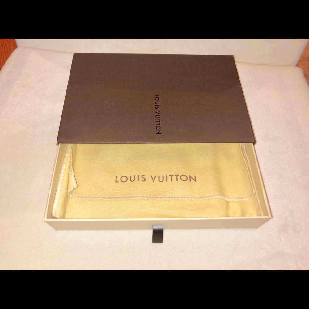 Louis Vuitton Wallet box and duster